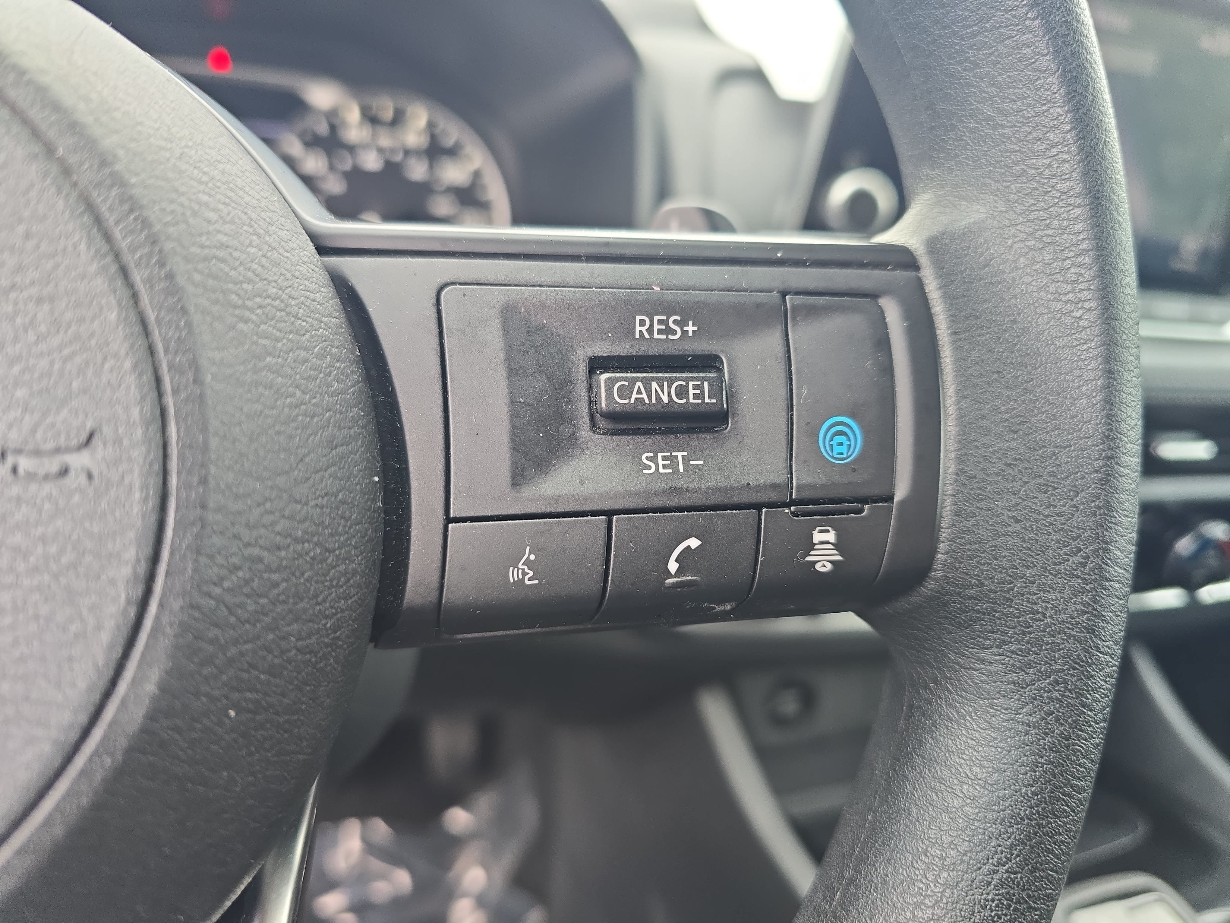 Used 2024 Nissan Rogue SV AWD/4WD image 18