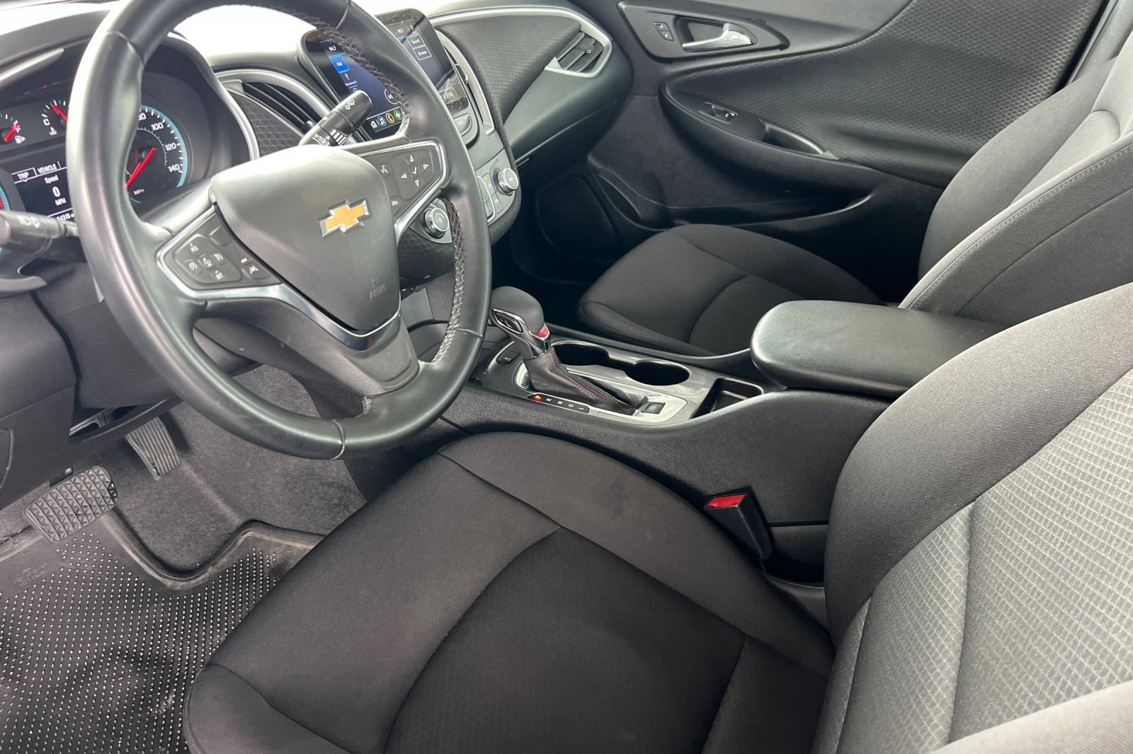 Used 2025 Chevrolet Malibu RS FWD image 5