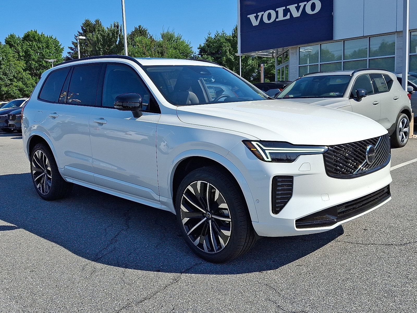 New 2026 Volvo XC90 B6 Ultra w/ Protection Package Premier video 1
