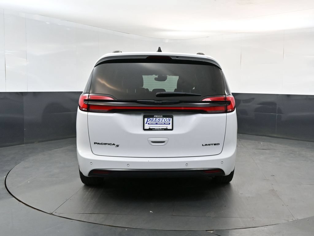 Used 2025 Chrysler Pacifica Limited FWD image 4