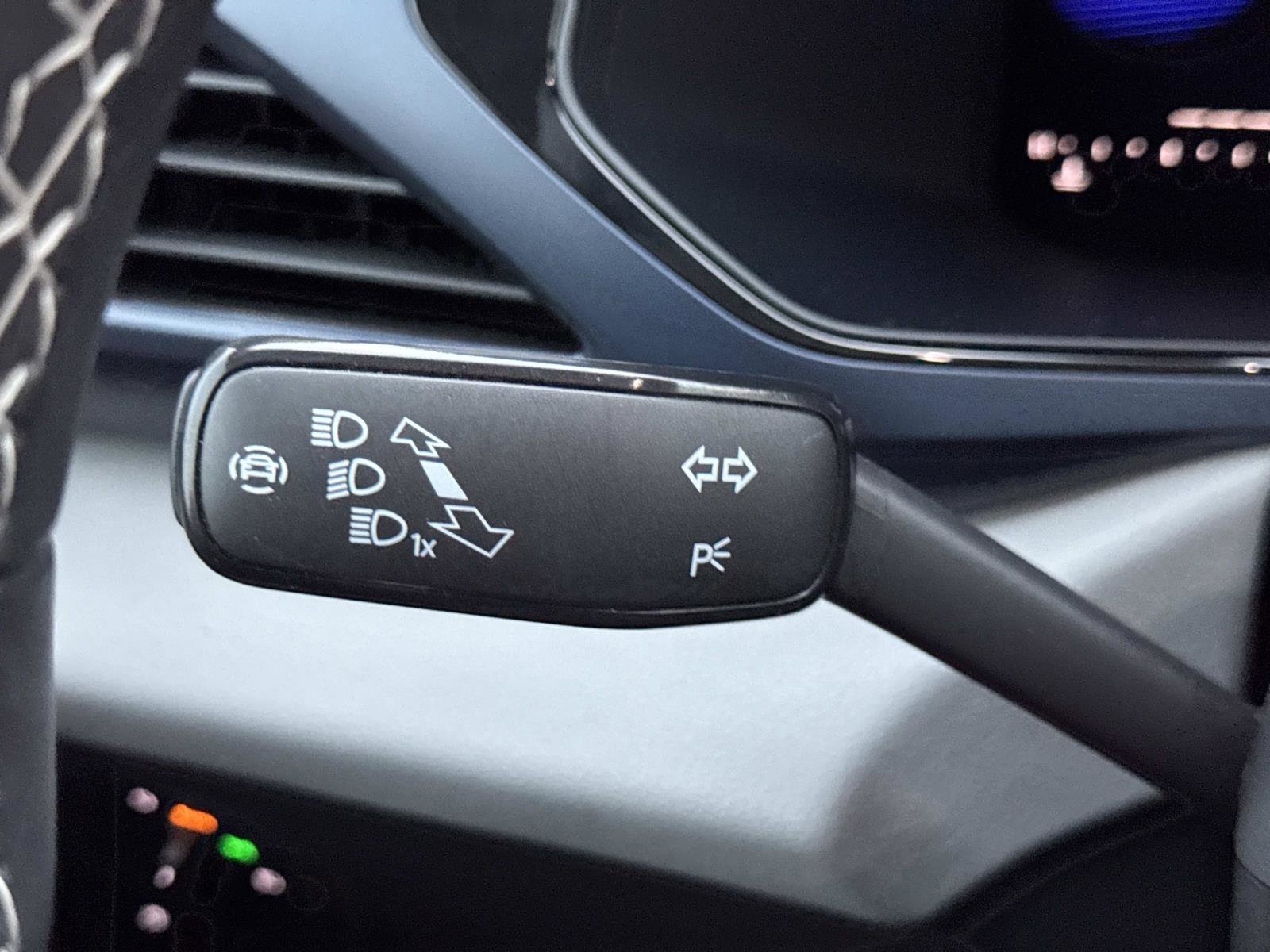 Certified 2022 Volkswagen Taos SE w/ Panoramic Sunroof Package image 28