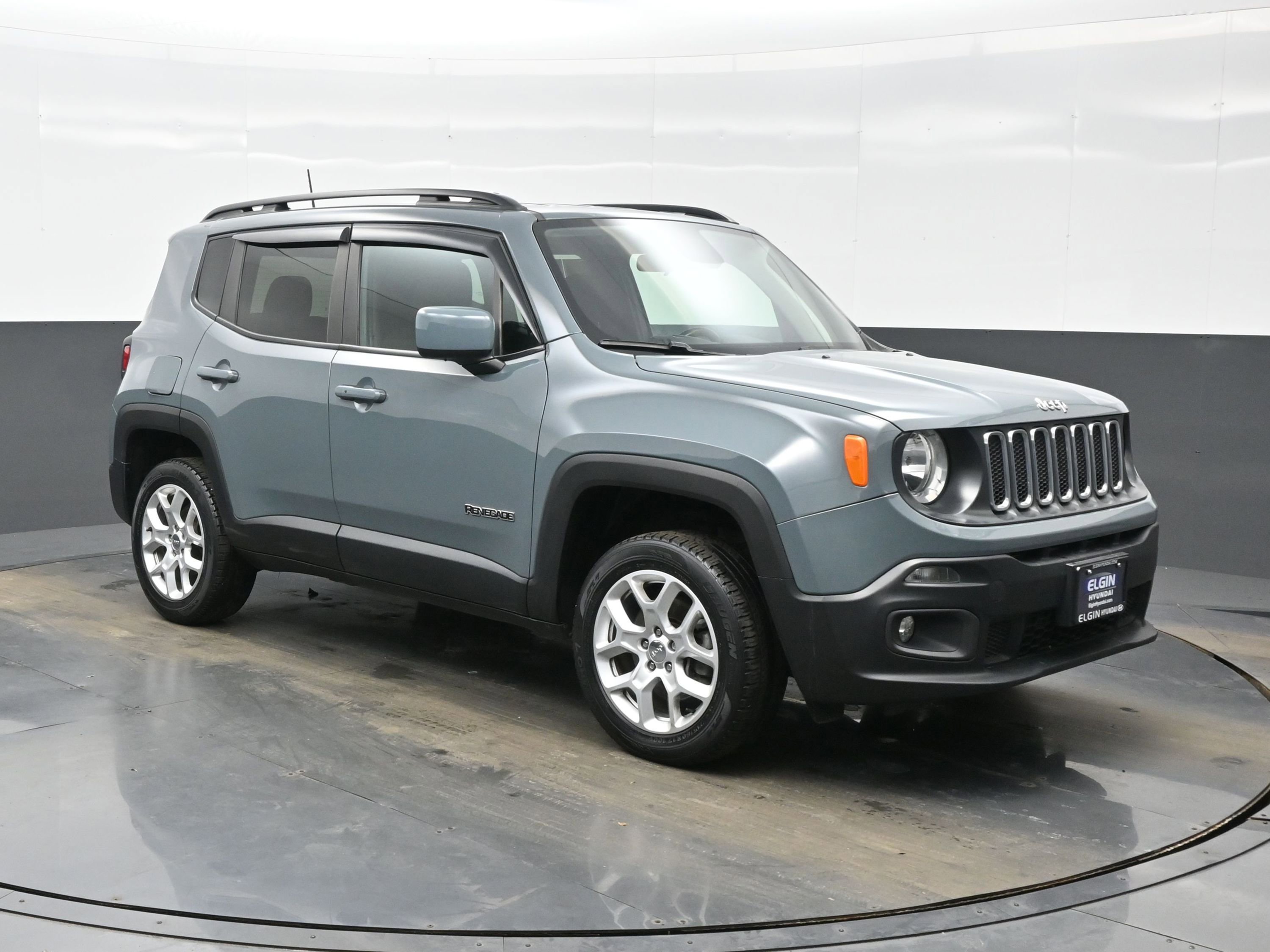 Used 2018 Jeep Renegade Latitude w/ Cold Weather Group image 8