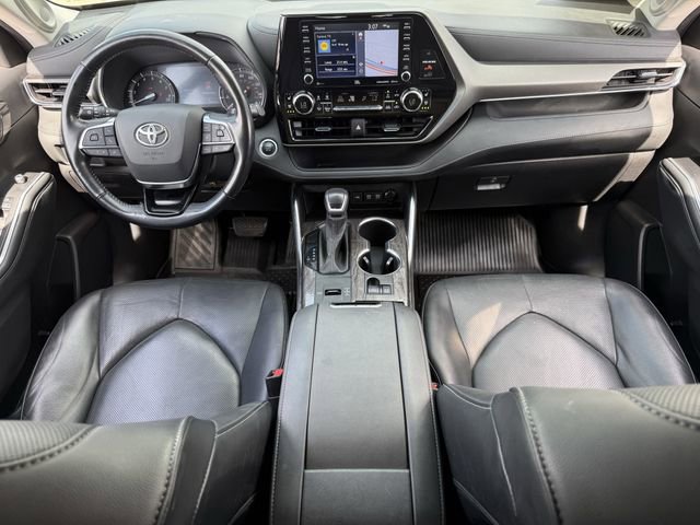 Used 2021 Toyota Highlander Limited image 13