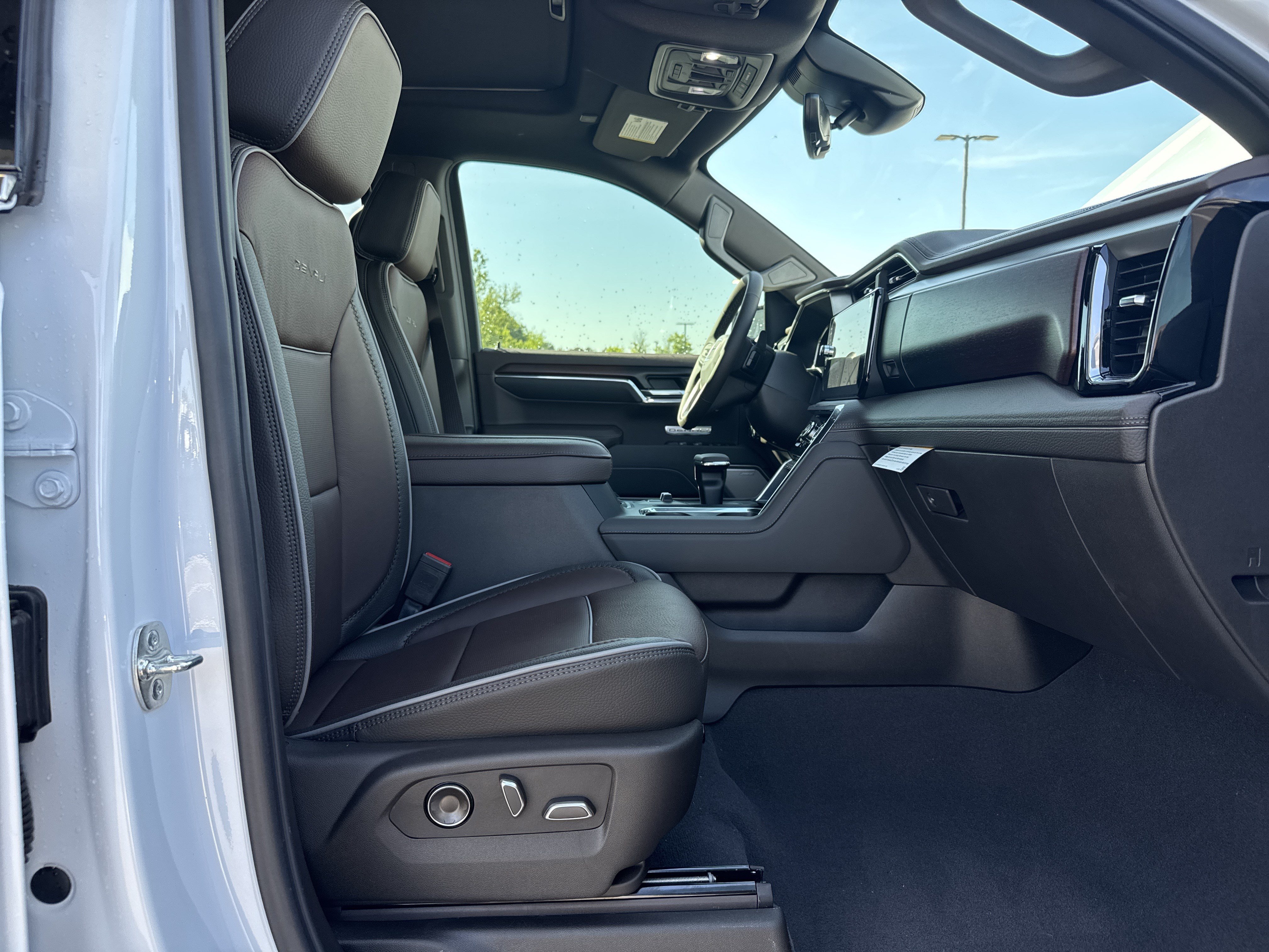 New 2026 GMC Sierra 1500 Denali w/ Denali Reserve Package AWD/4WD image 31
