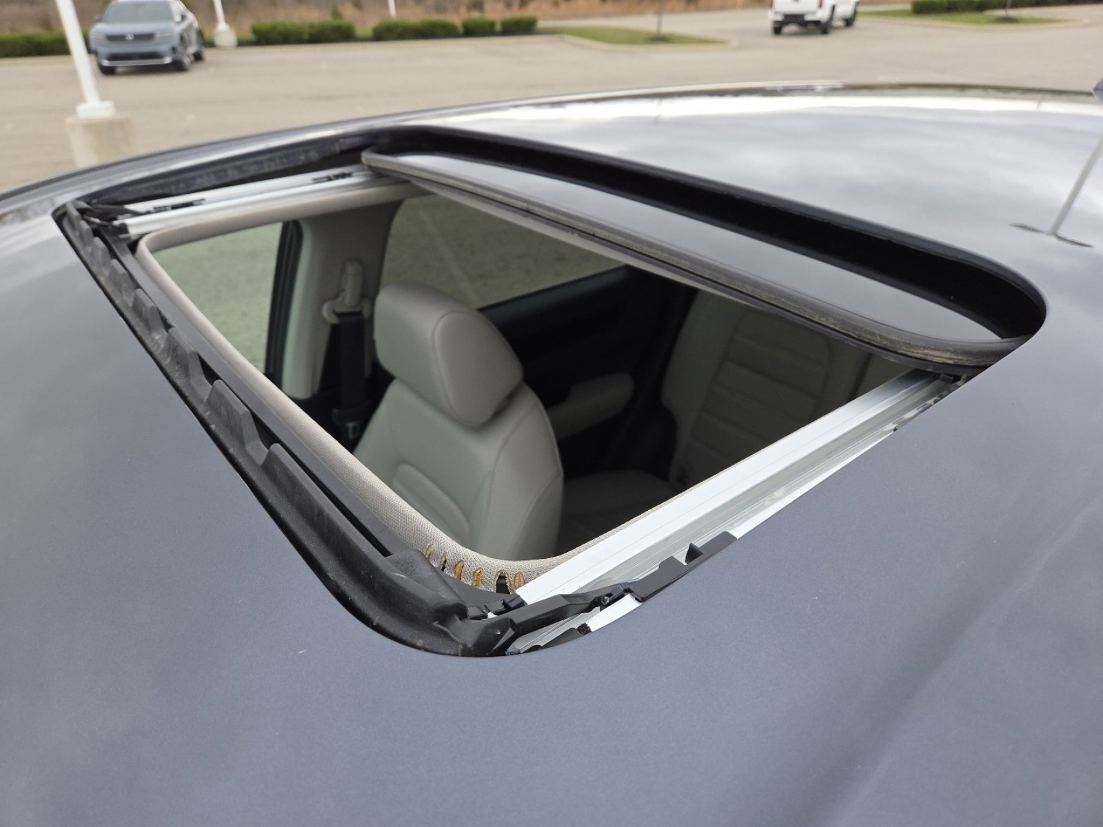 Used 2024 Honda CR-V EX-L image 3