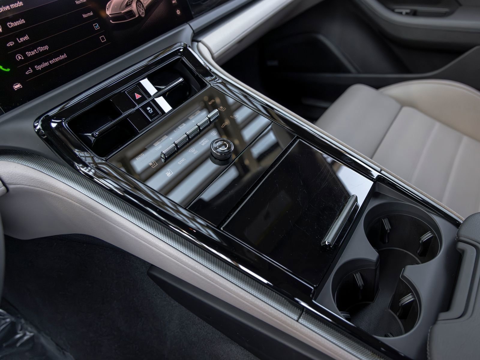 Certified 2025 Porsche Panamera RWD image 37