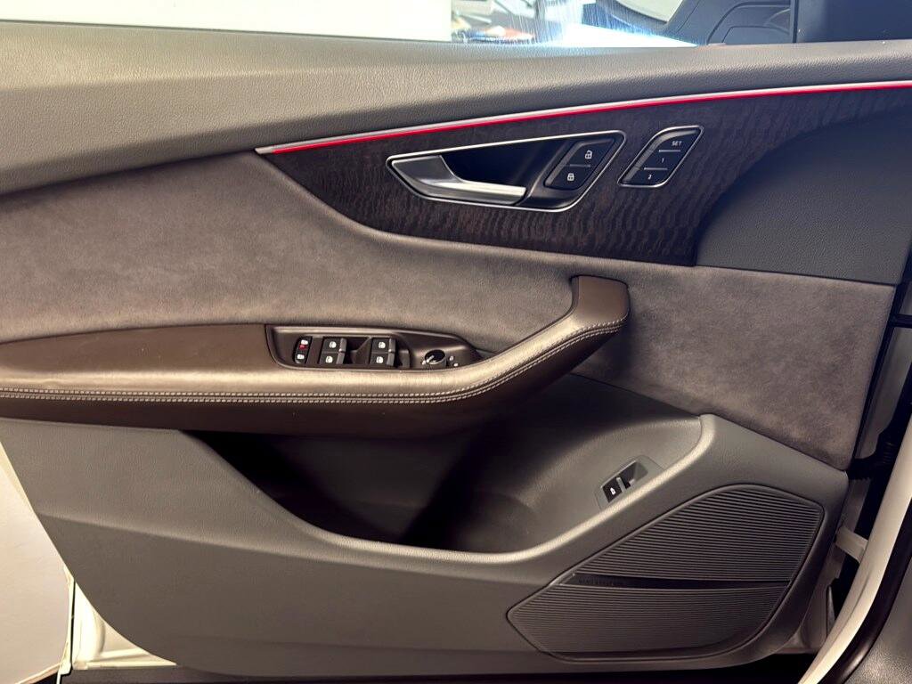 Used 2019 Audi Q8 Prestige image 7