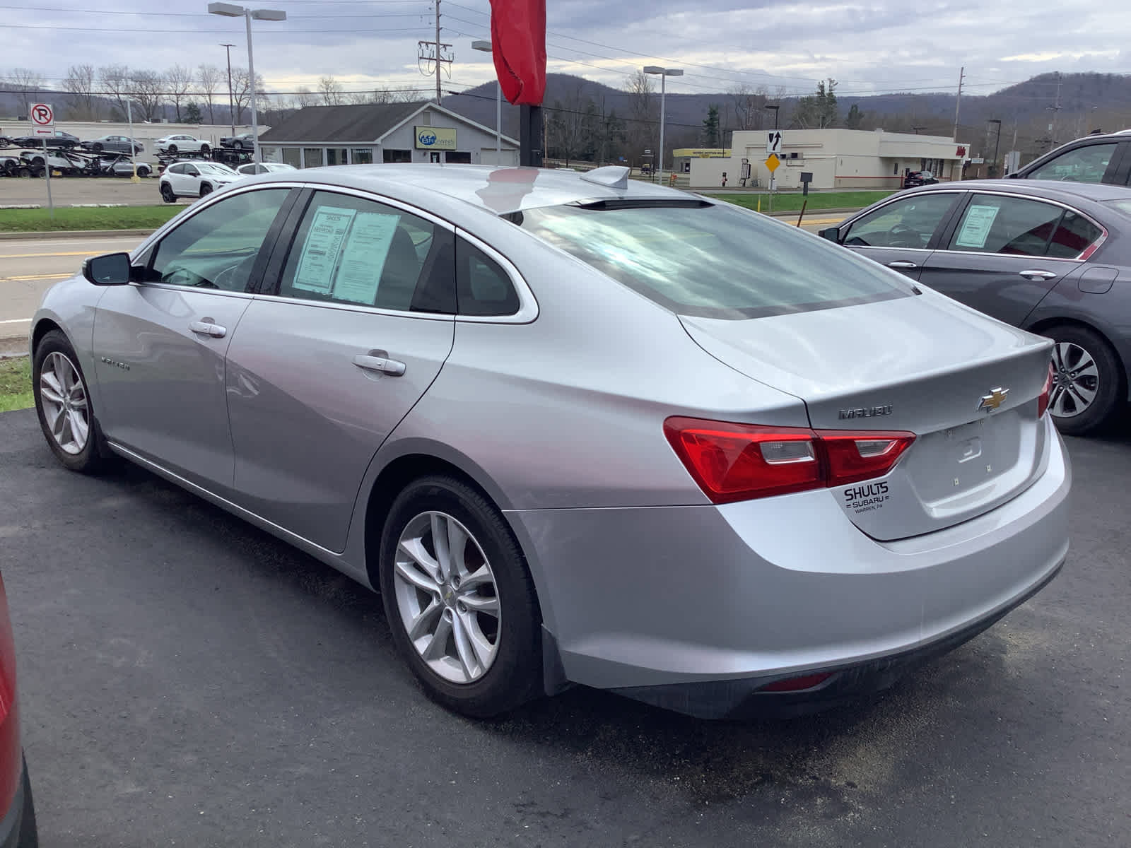 Used 2017 Chevrolet Malibu LT image 3