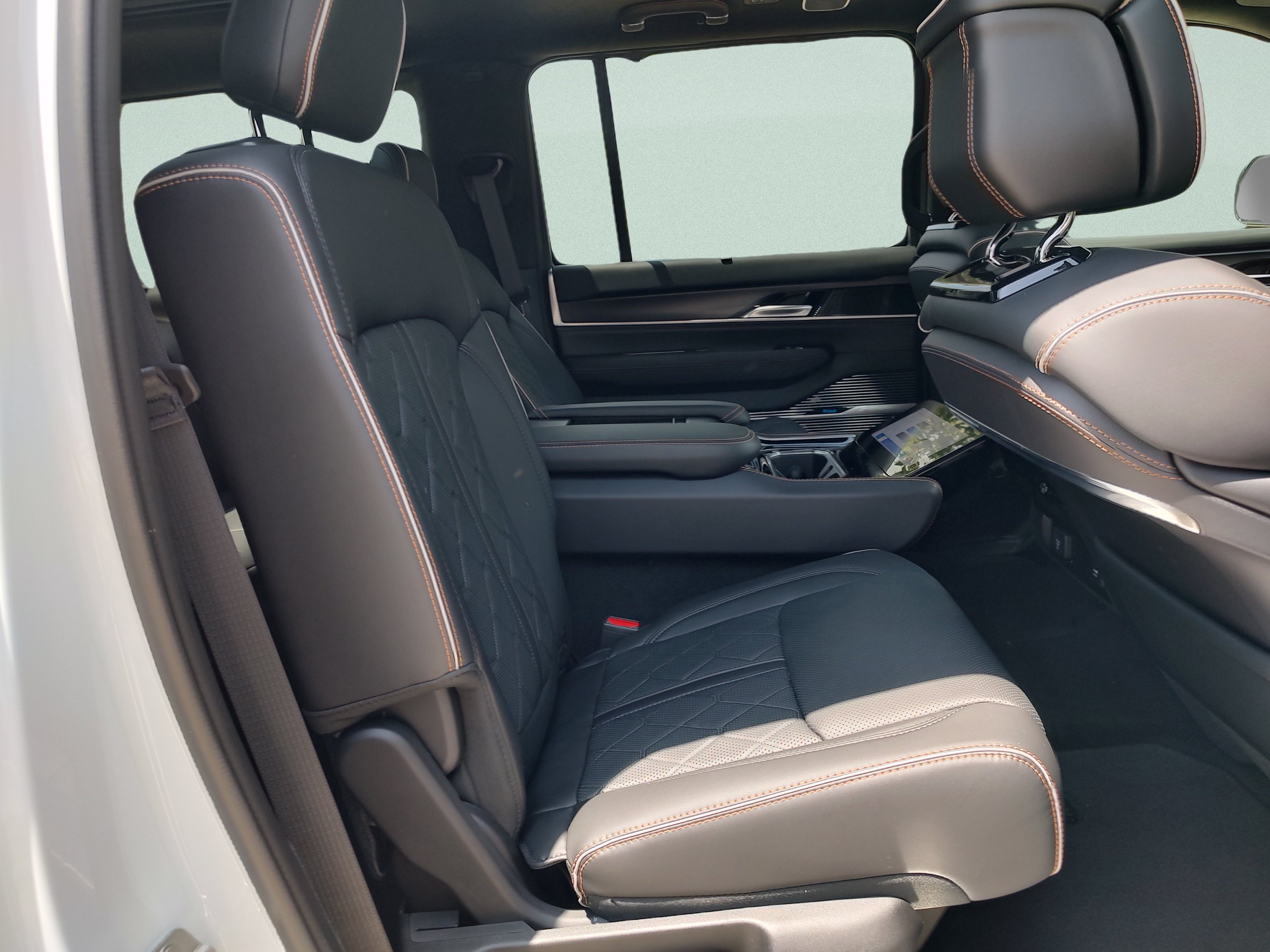 New 2026 Jeep Grand Wagoneer L Summit AWD/4WD image 32