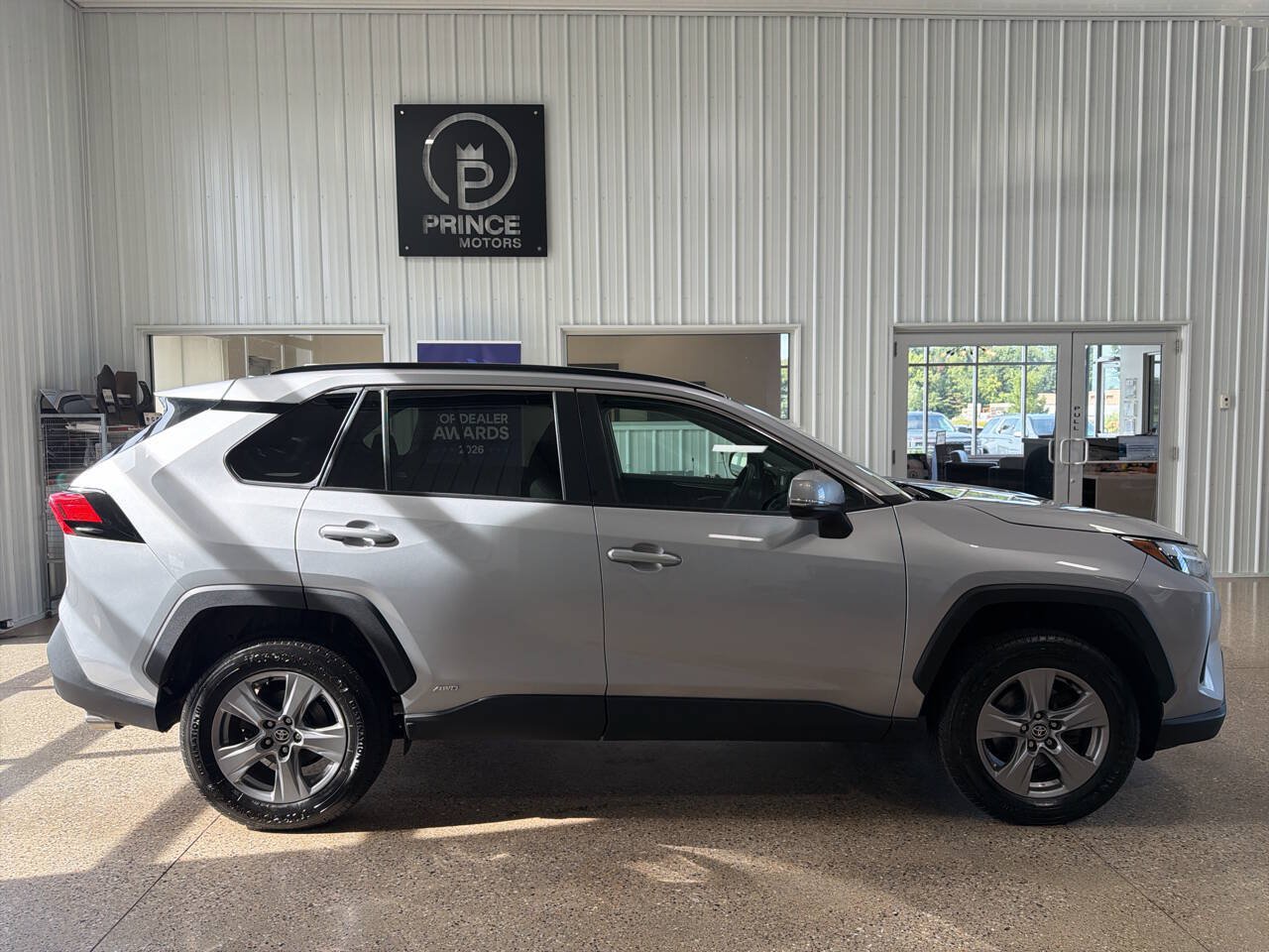 Used 2022 Toyota RAV4 XLE AWD/4WD image 6