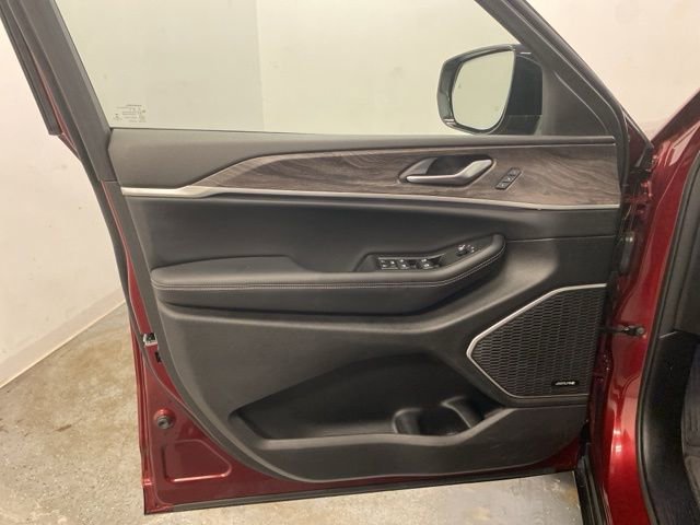 Used 2022 Jeep Grand Cherokee L Limited w/ Luxury Tech Group II image 21