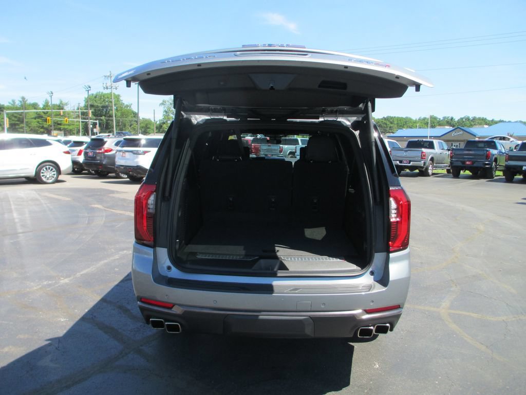 Certified 2025 GMC Yukon XL AT4 Ultimate AWD/4WD image 7