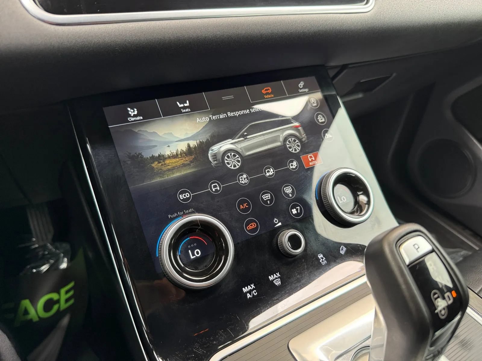Used 2020 Land Rover Range Rover Evoque SE AWD/4WD image 28