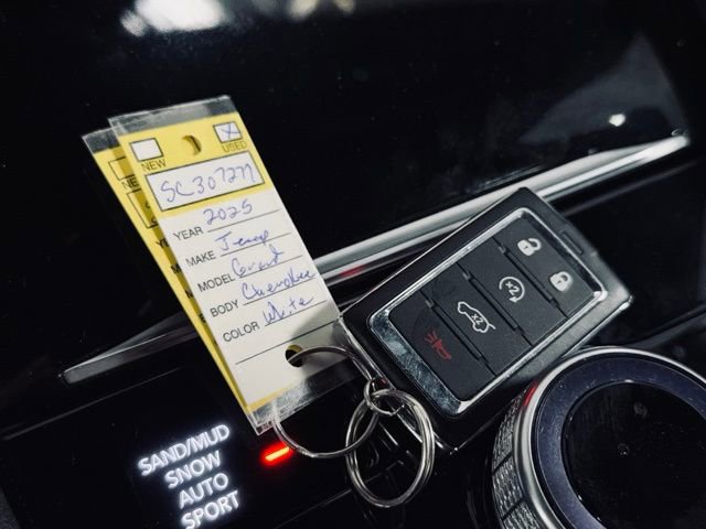 Certified 2025 Jeep Grand Cherokee Limited image 36