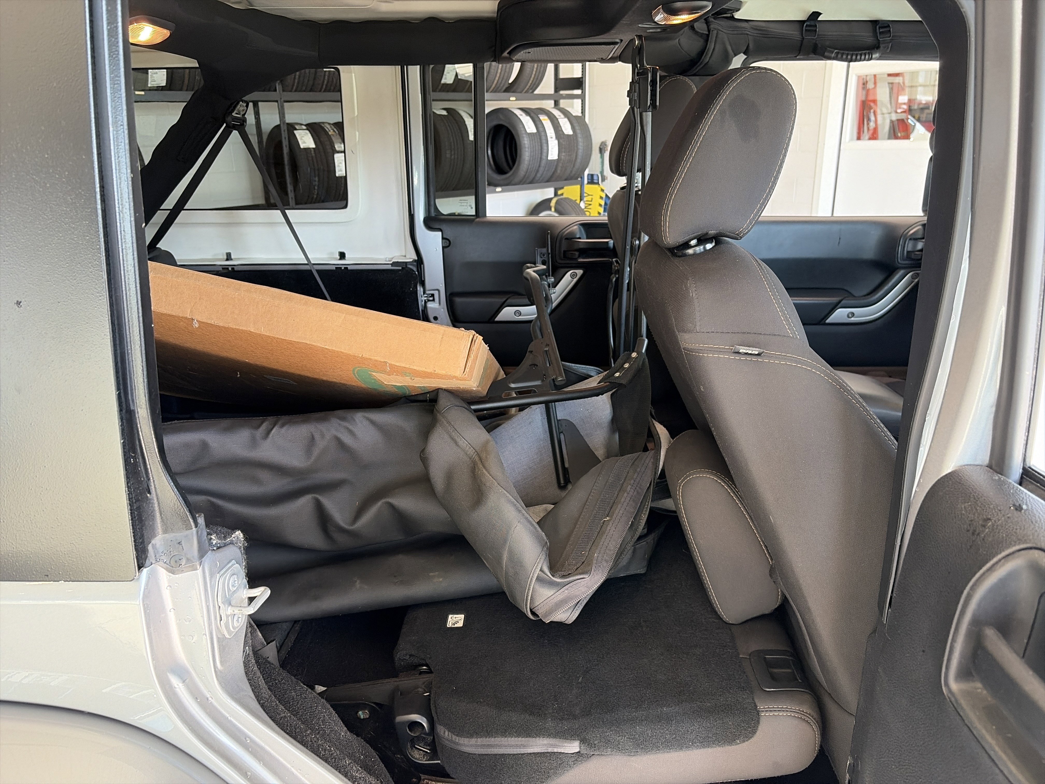 Used 2017 Jeep Wrangler Unlimited Sahara image 25