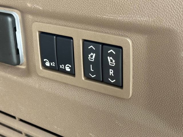 Used 2024 GMC Yukon Denali w/ Advanced Technology Package image 6