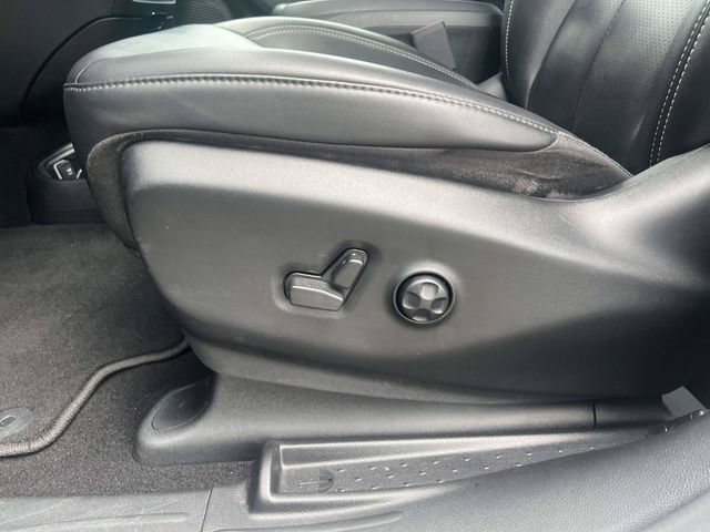 Used 2024 Chrysler Pacifica Touring-L w/ S Appearance Package FWD image 21