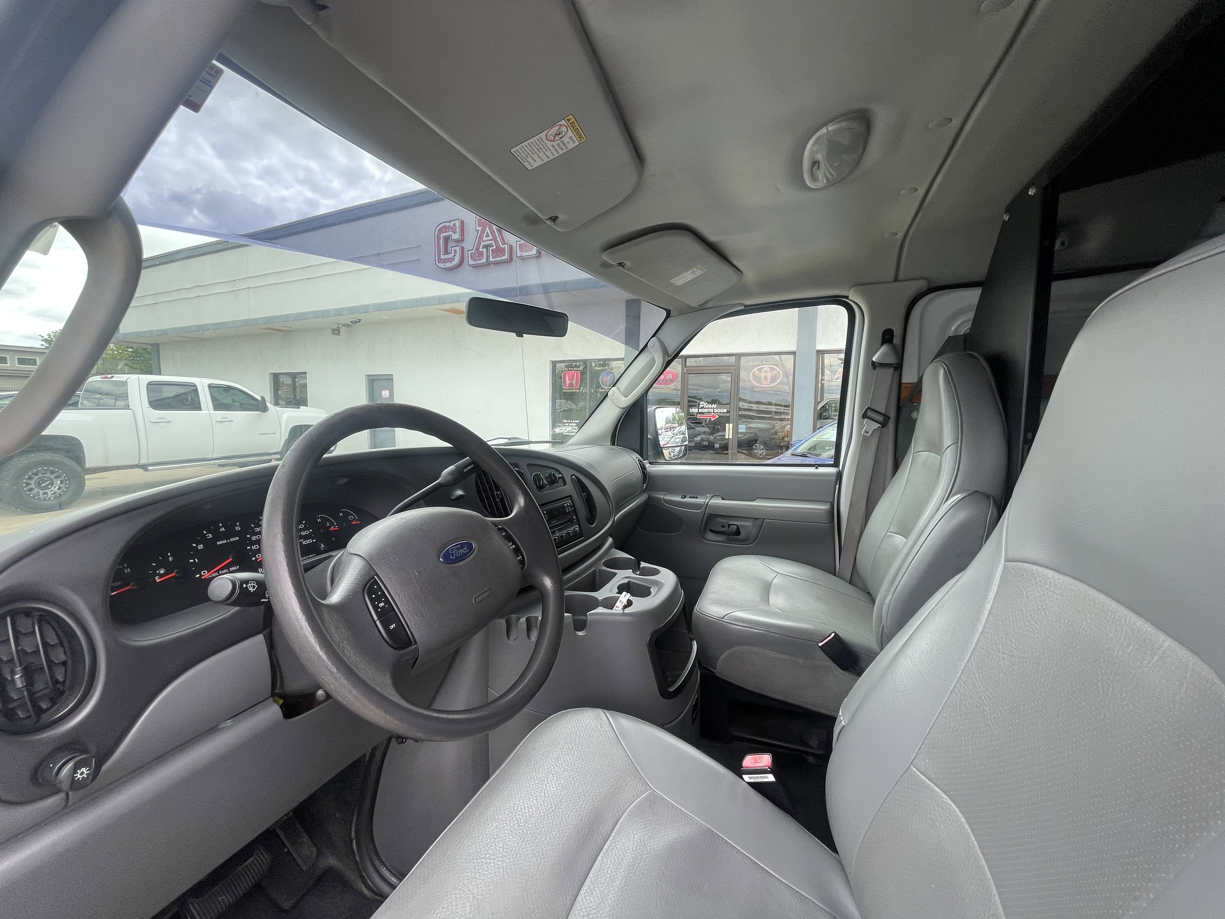 Used 2005 Ford E-350 and Econoline 350 Extended Super Duty image 9