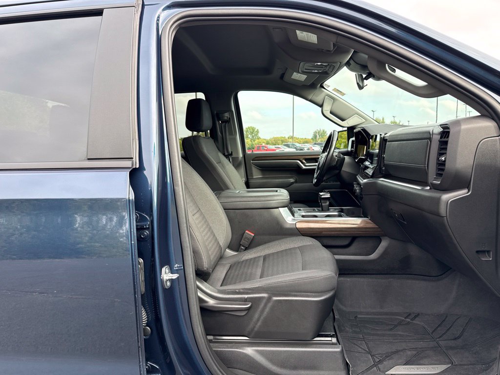 Used 2022 Chevrolet Silverado 1500 LT w/ Protection Package AWD/4WD image 11