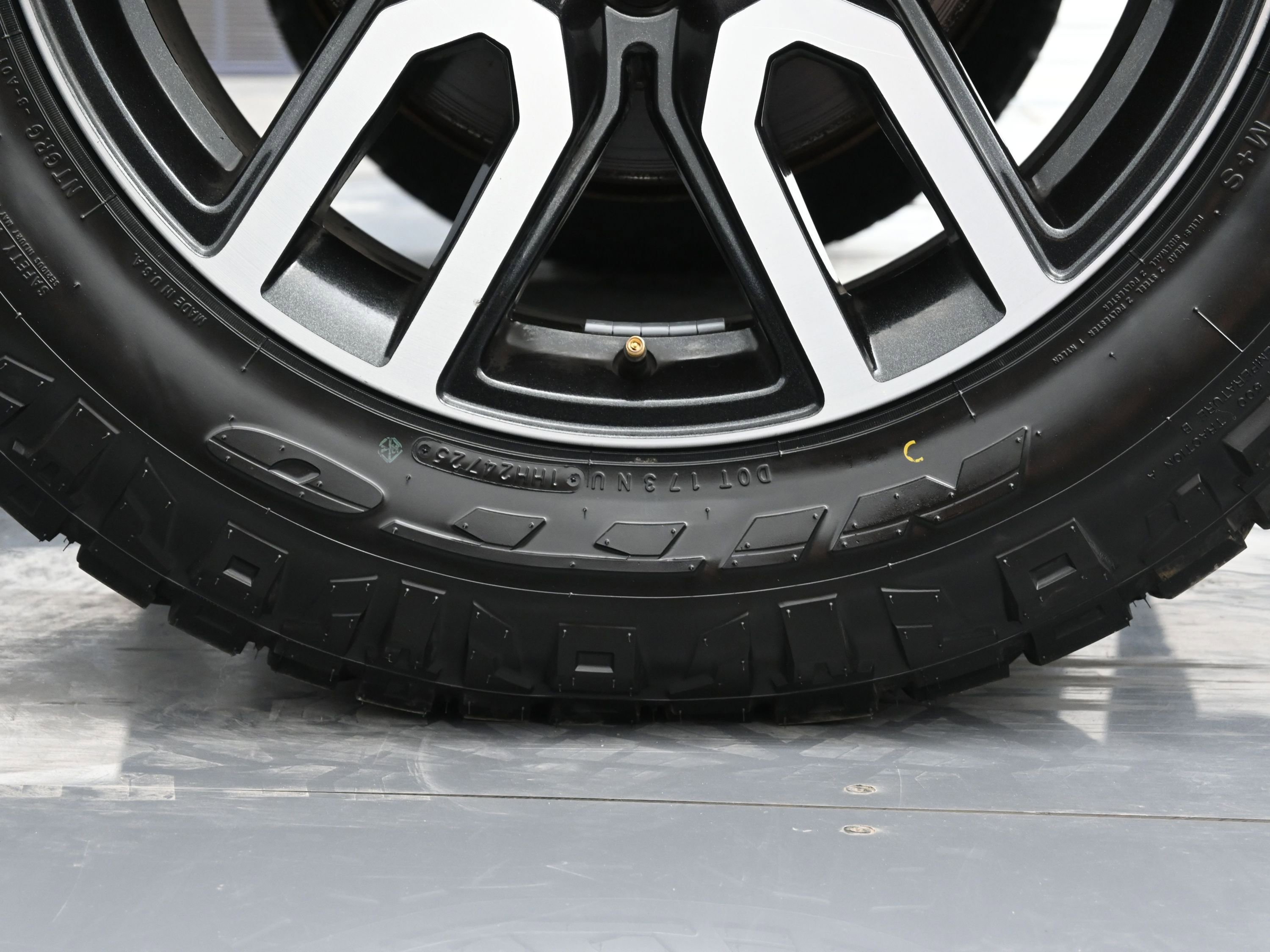 Used 2022 GMC Sierra 1500 AT4 w/ AT4 Premium Package image 43