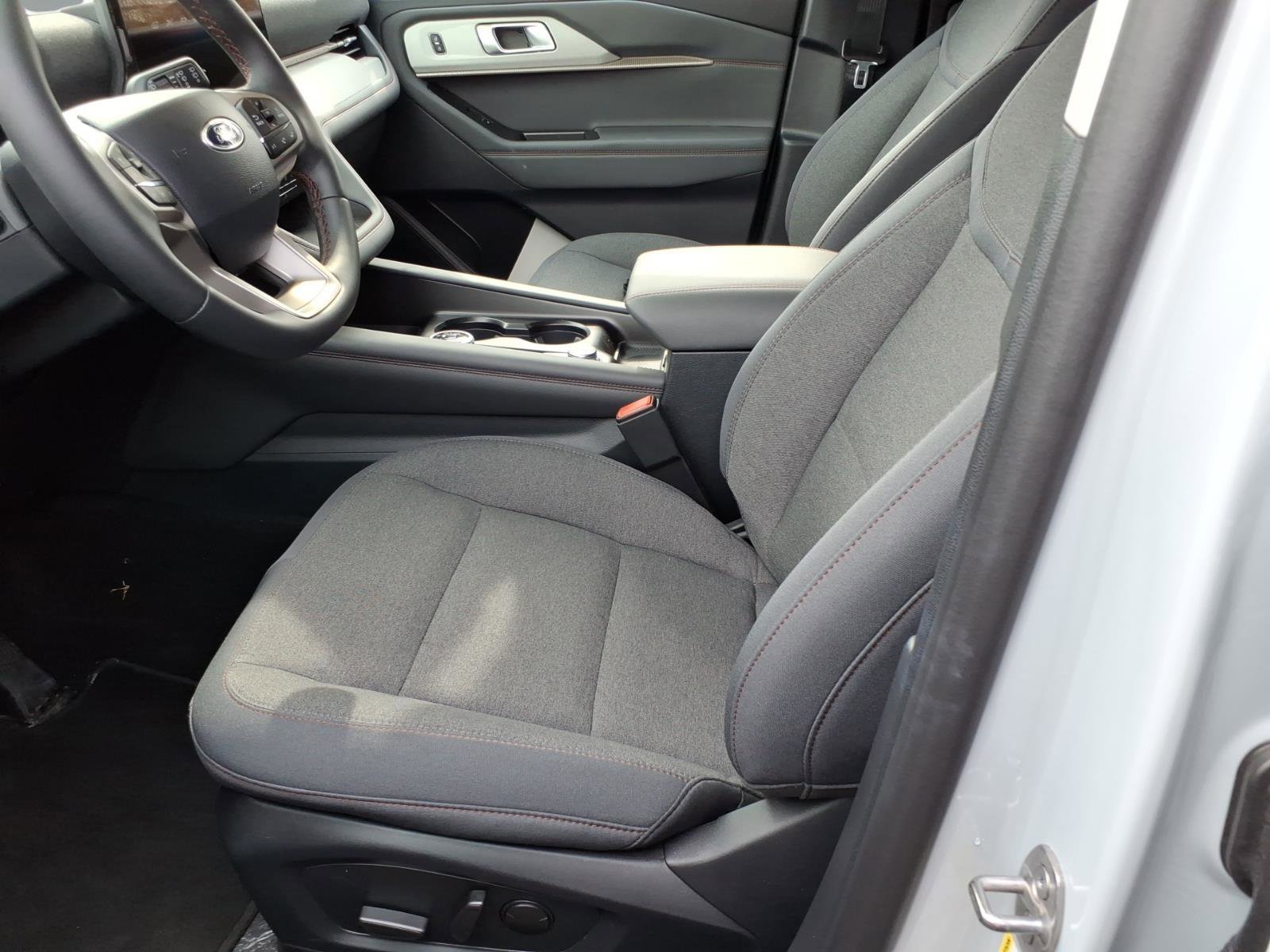 Used 2026 Ford Explorer Active image 10