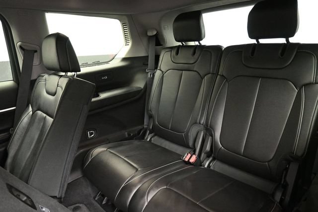 Used 2024 Jeep Grand Cherokee L Limited w/ Black Appearance Package AWD/4WD image 20