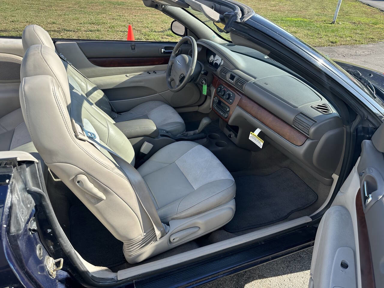 Used 2005 Chrysler Sebring Limited image 15
