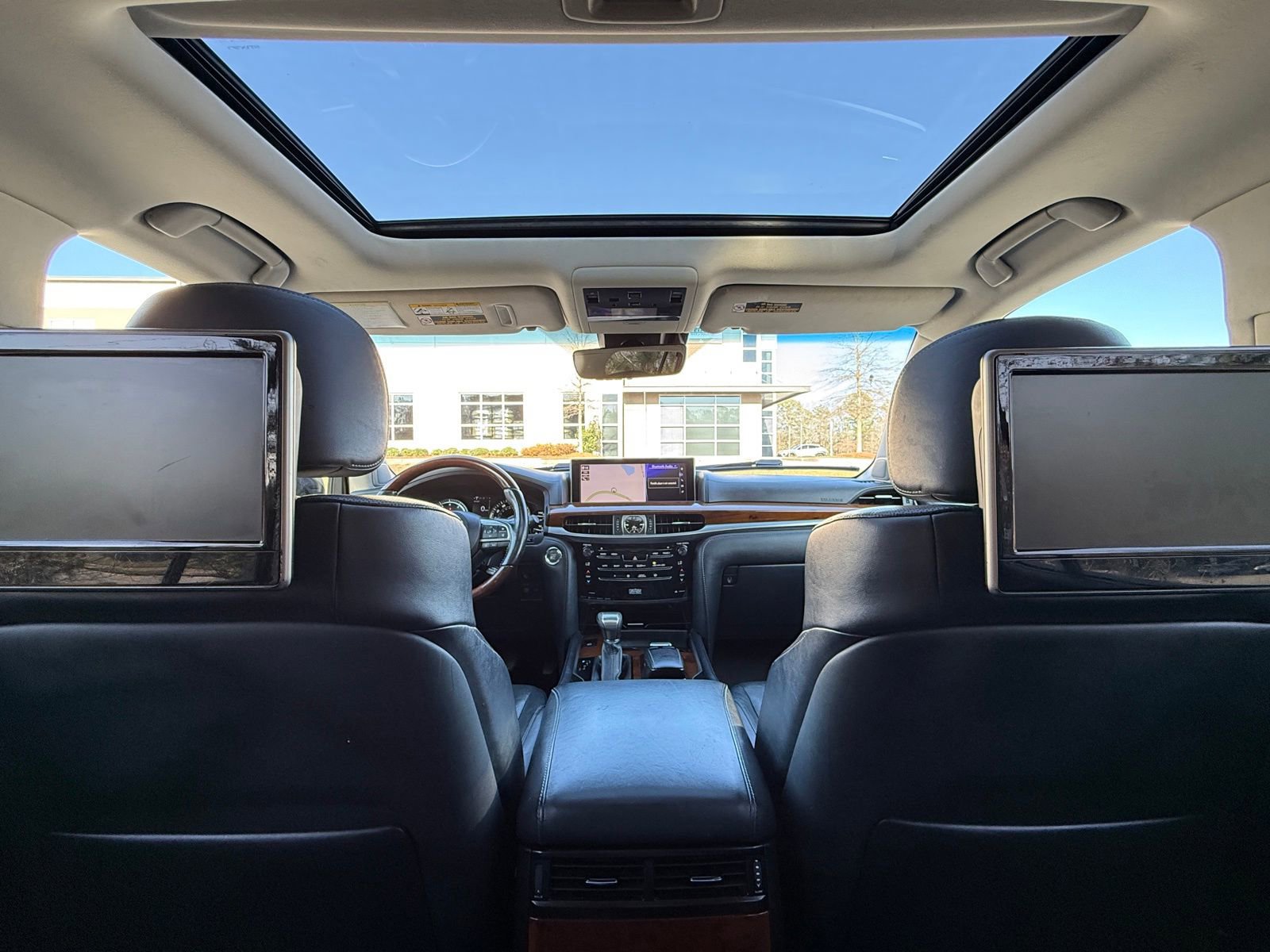 Used 2018 Lexus LX 570 4WD w/ Luxury Package image 33