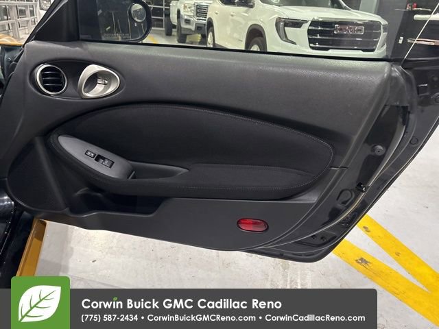 Used 2011 Nissan 370Z Coupe image 24