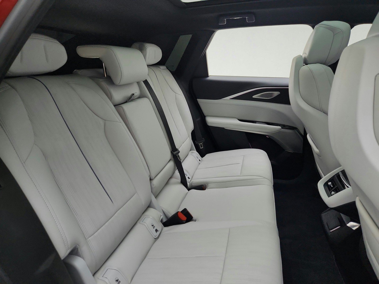 Used 2025 Cadillac Lyriq Sport w/ LPO, Floor Liner Package AWD/4WD image 31