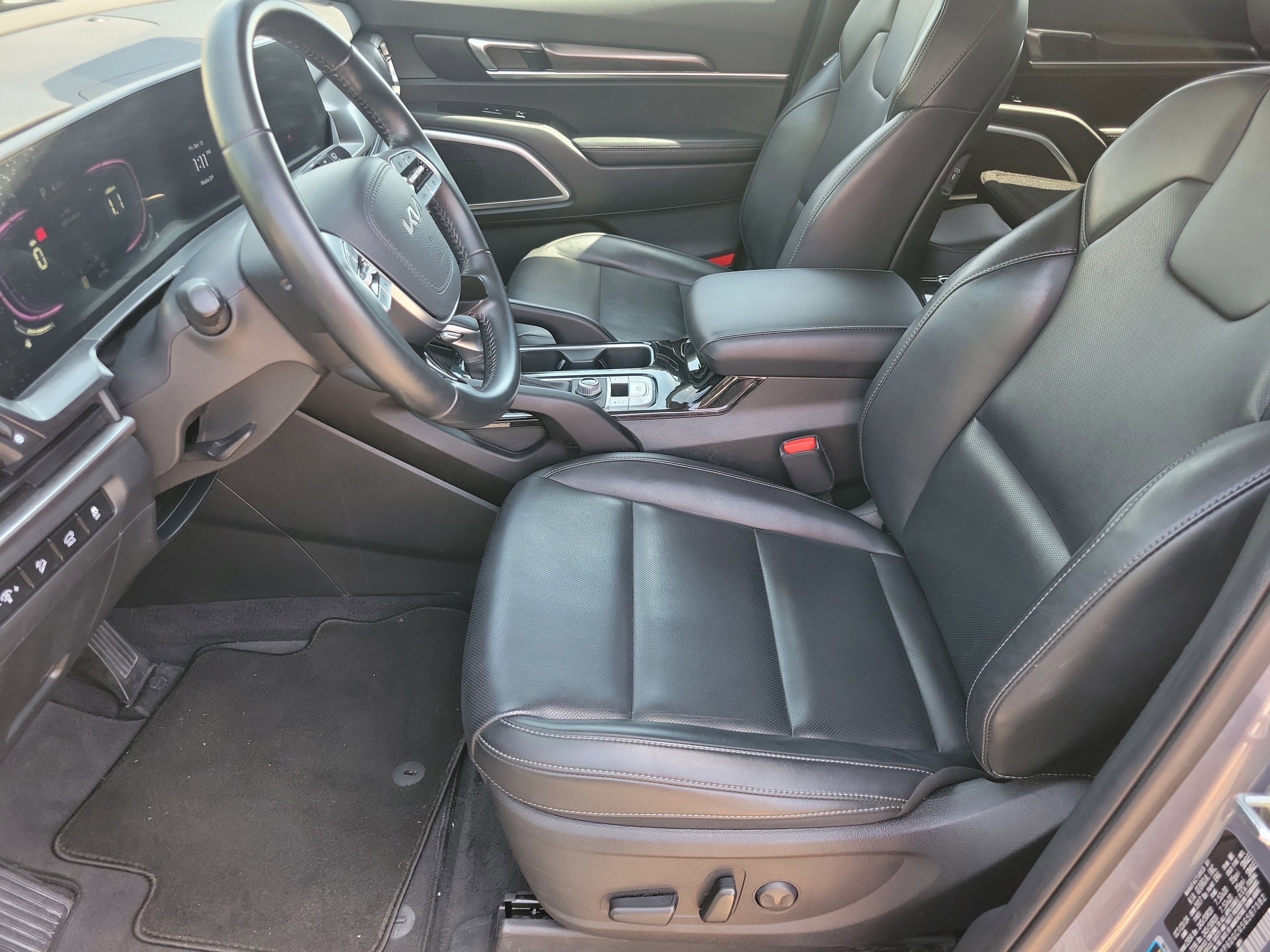 Used 2025 Kia Telluride S image 4