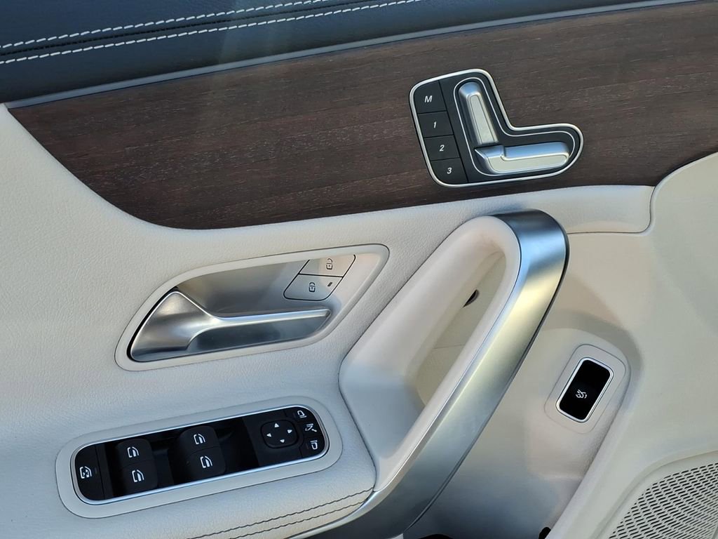 Used 2022 Mercedes-Benz CLA 250 image 4