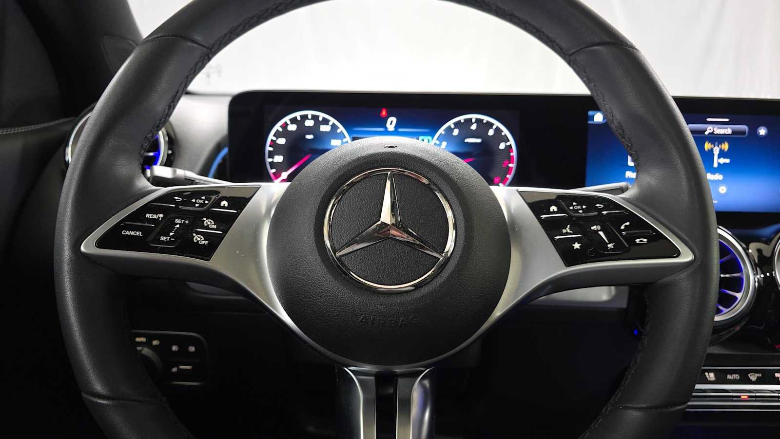 Used 2026 Mercedes-Benz GLB 250 4MATIC image 27