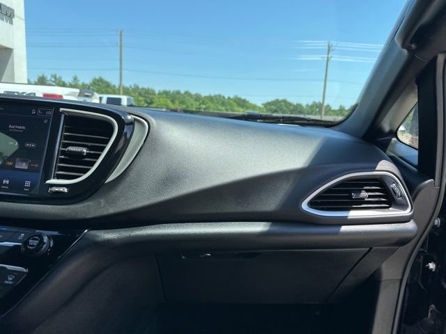 Used 2025 Chrysler Pacifica Select FWD image 48