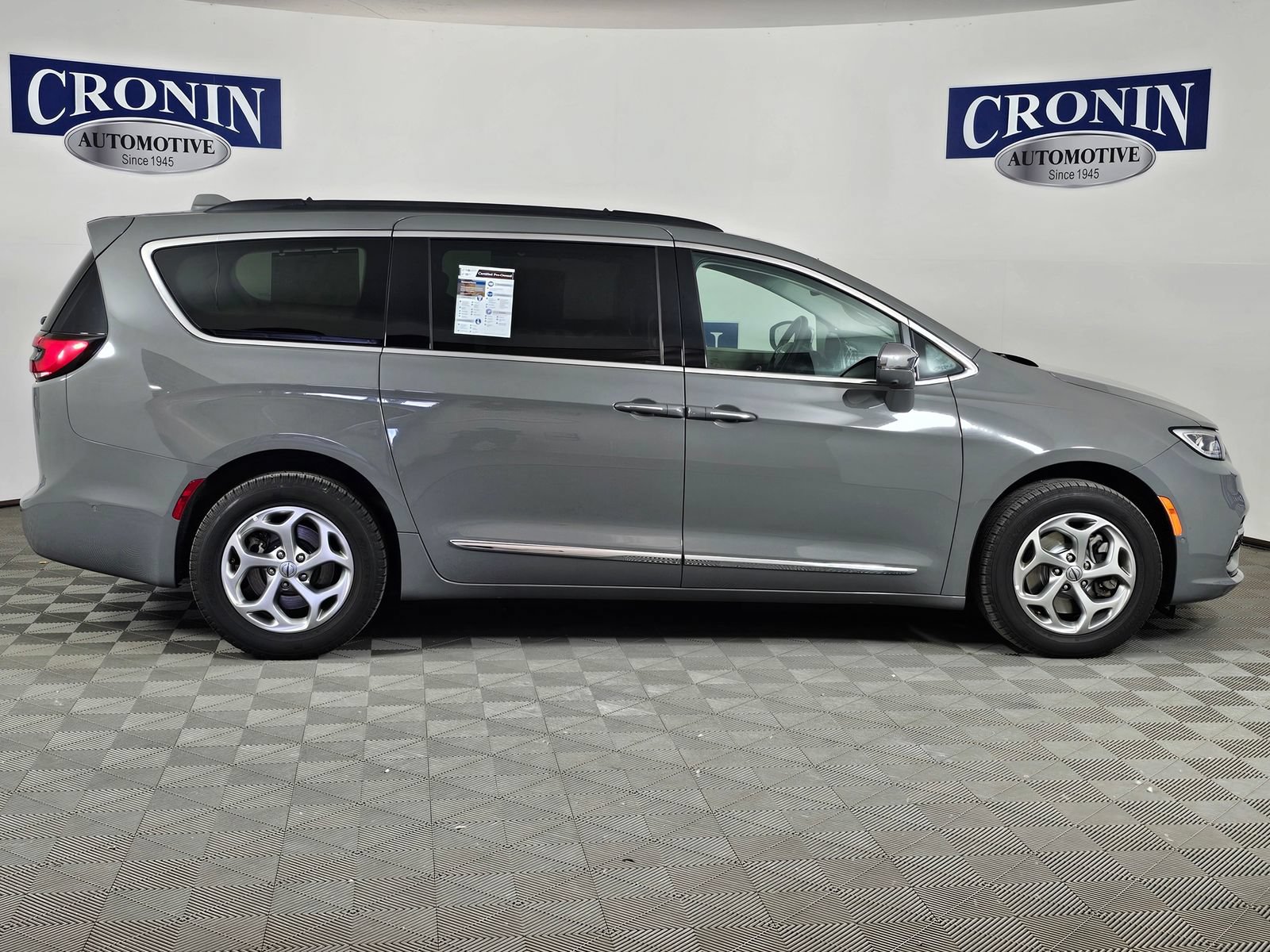 Used 2022 Chrysler Pacifica Limited AWD/4WD image 31