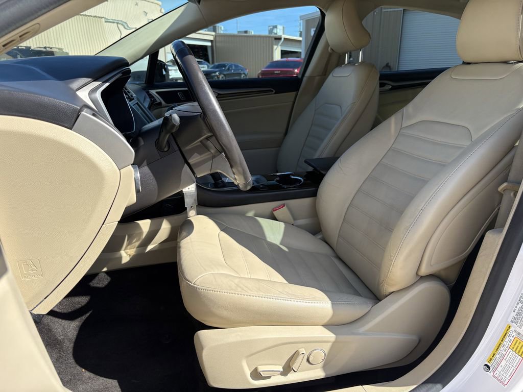 Used 2015 Ford Fusion SE w/ Equipment Group 202A image 12