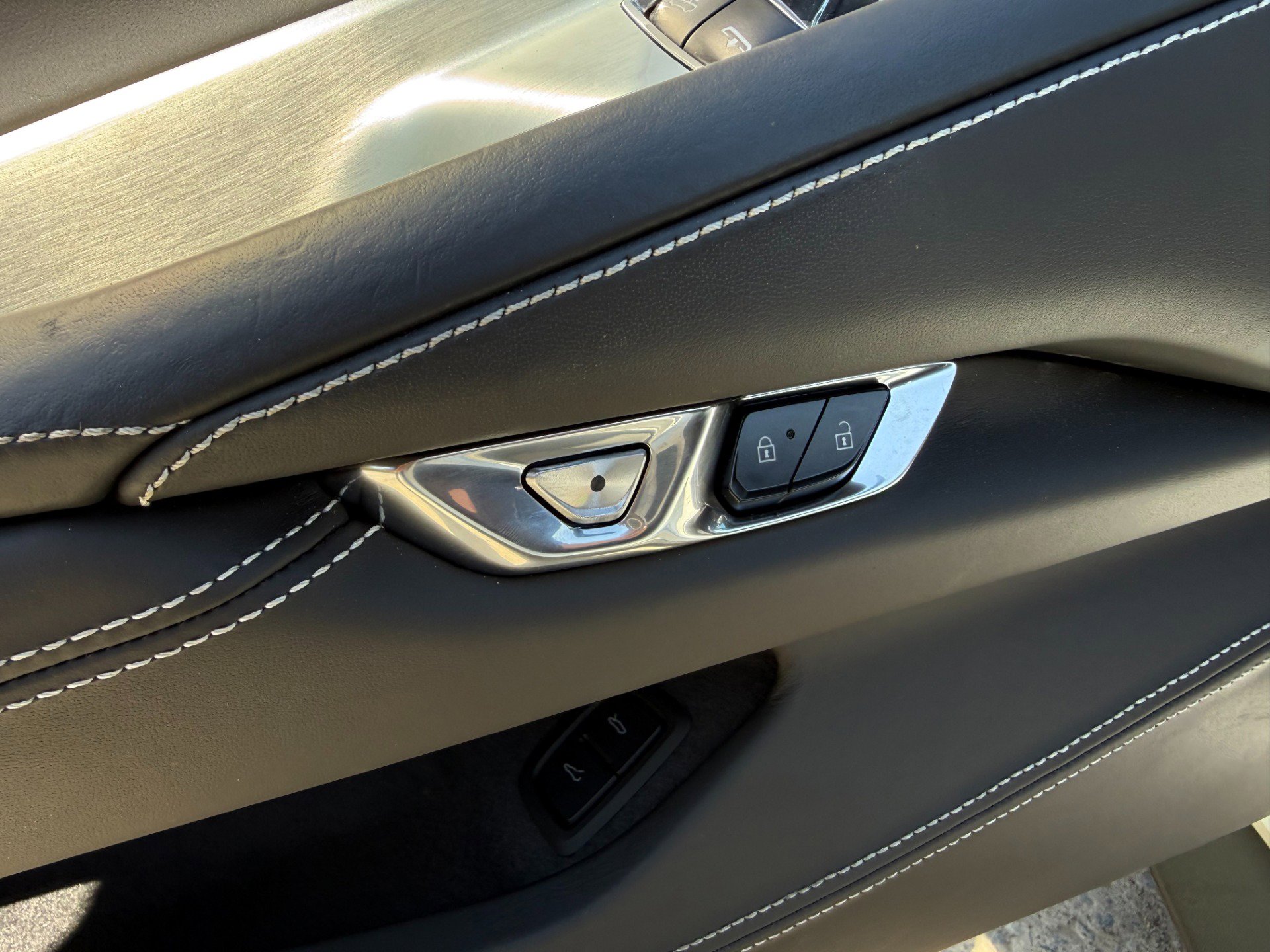 Used 2023 Chevrolet Corvette Stingray Premium Conv w/ Z51 Performance Package RWD image 66