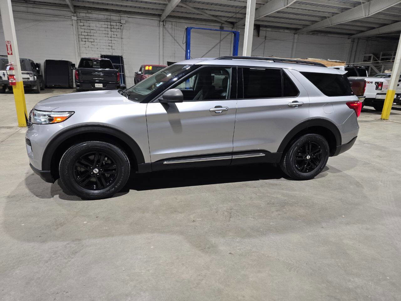 Used 2020 Ford Explorer XLT w/ Comfort Package image 4