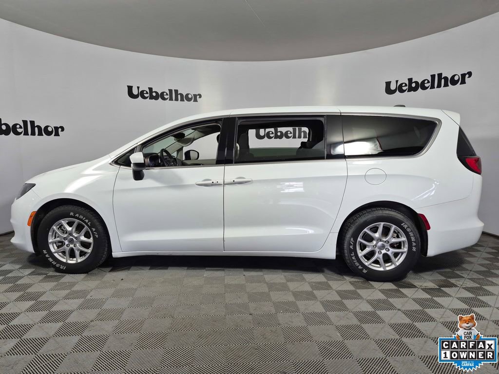 Used 2023 Chrysler Voyager LX image 4