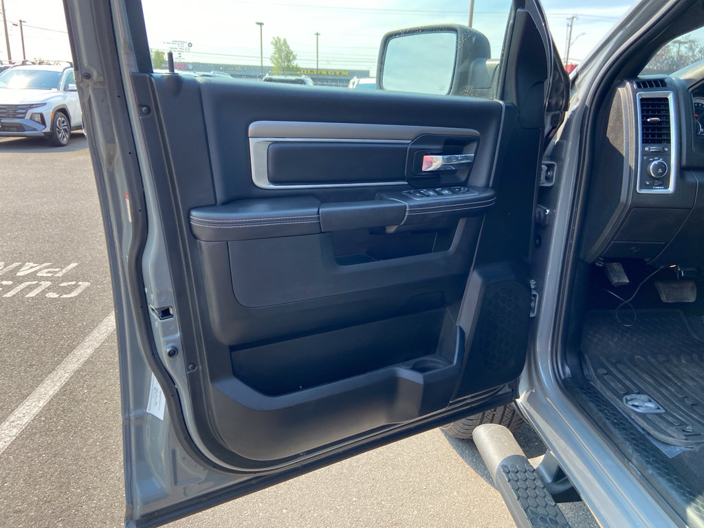 Used 2022 RAM 1500 Warlock w/ Ceramic Grey Warlock Package AWD/4WD image 8