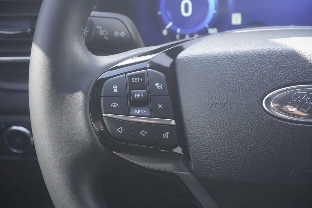 Used 2023 Ford Explorer Platinum w/ Technology Package image 12