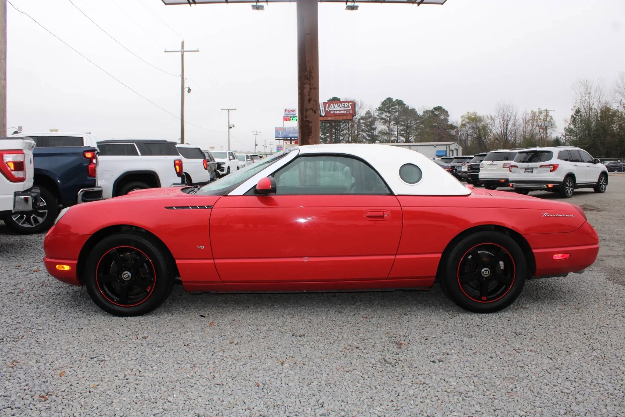 Used 2004 Ford Thunderbird image 2