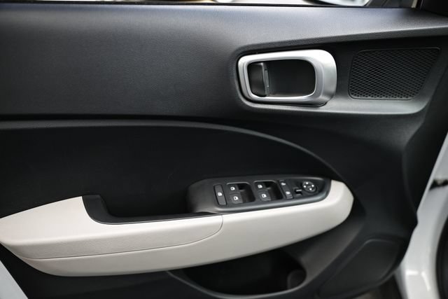 Certified 2025 Hyundai Venue SEL FWD image 13