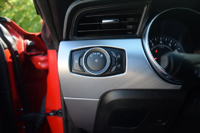 Used 2021 Ford Mustang Premium RWD image 7