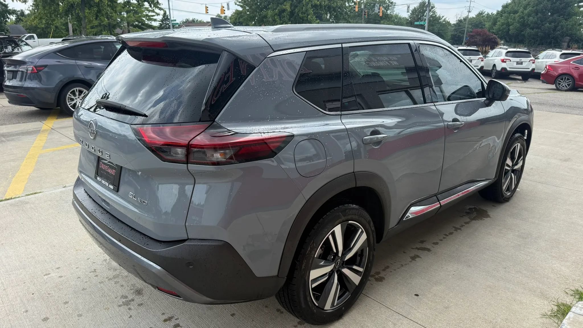 Used 2023 Nissan Rogue SL AWD/4WD image 3