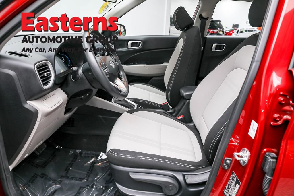 Used 2024 Hyundai Venue SEL image 14