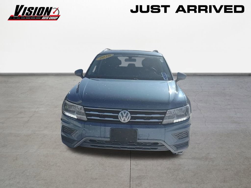 Used 2020 Volkswagen Tiguan SE w/ Panoramic Sunroof Package image 2