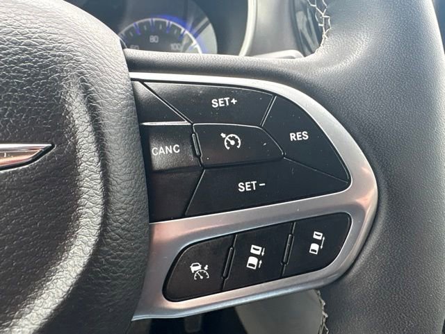 Used 2023 Chrysler Pacifica Touring-L FWD image 22