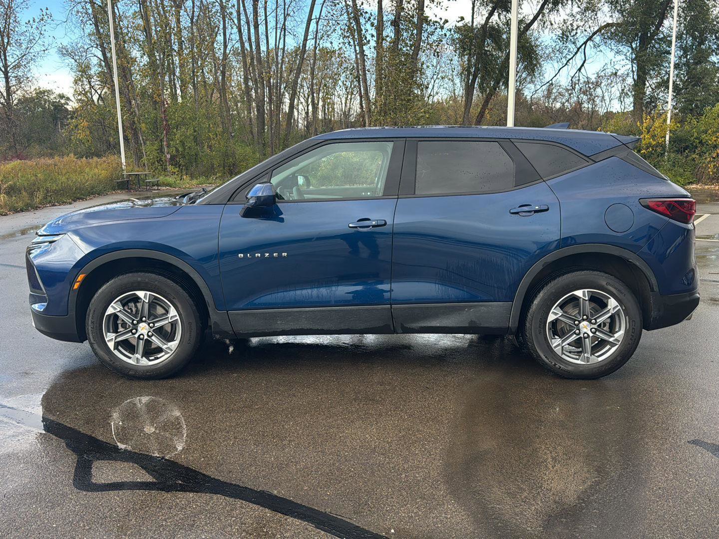 Used 2023 Chevrolet Blazer LT image 2