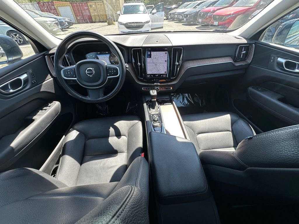 Used 2021 Volvo XC60 T5 Momentum image 26